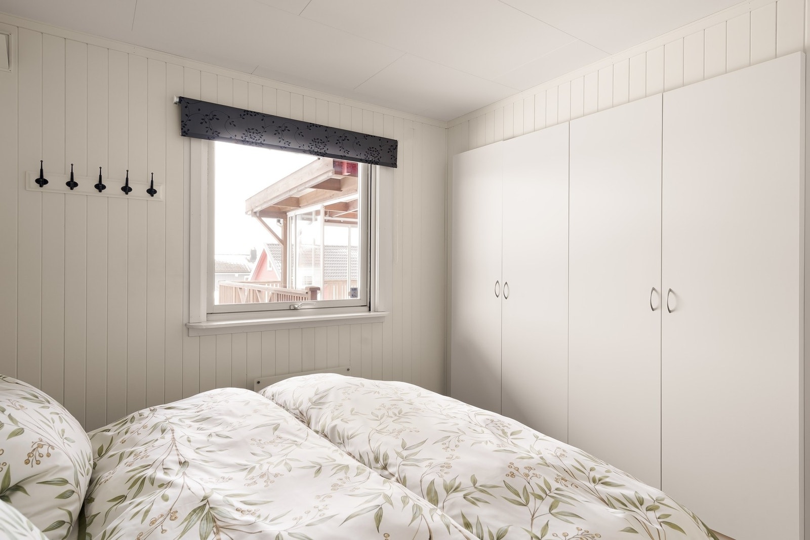 Oppbevaringsplass i integrert garderobeskap. Galleribilde