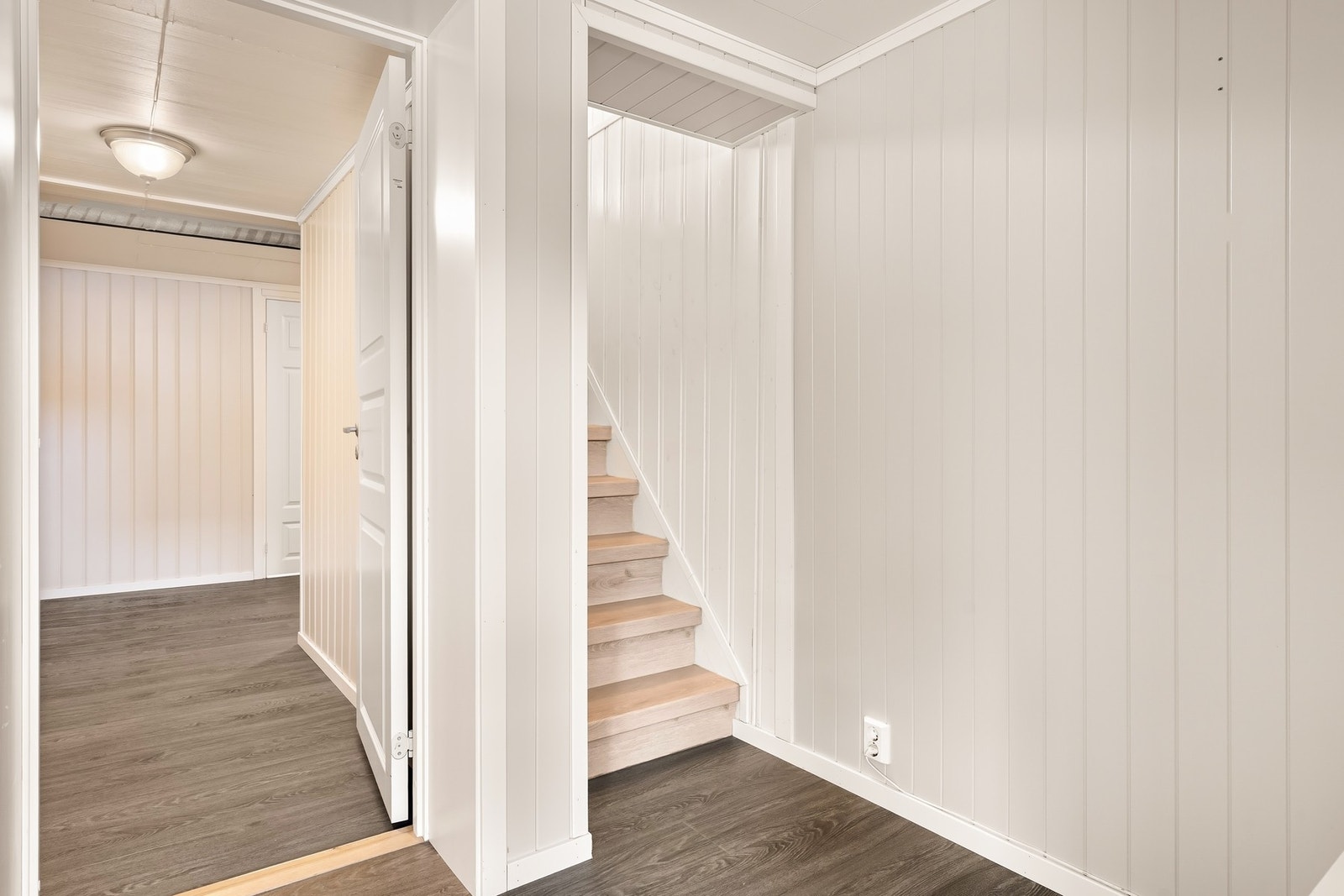 Trapp ned til underetasjen. Galleribilde