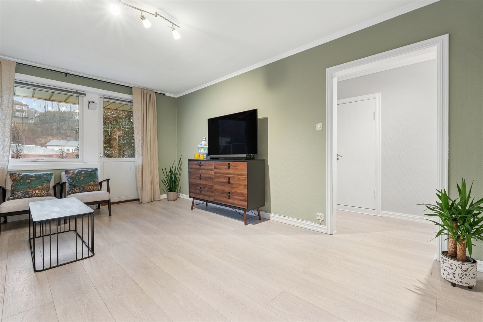 Fra stuen er det videre adkomst til balkong på ca. 8 m². Galleribilde