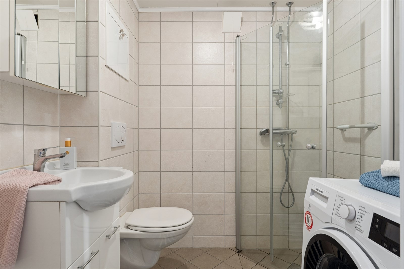 Det er ikke foretatt hulltaking på bad da dette ikke er mulig pga. tilliggende konstruksjoner. Galleribilde