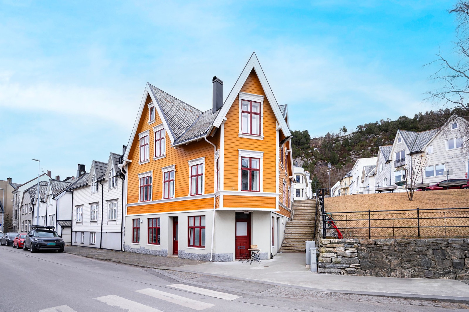 Sjarmerende leilighet i flott boligbygg fra 1906. Galleribilde