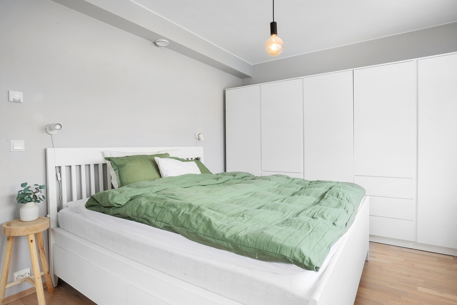 Garderobeskap. Galleribilde