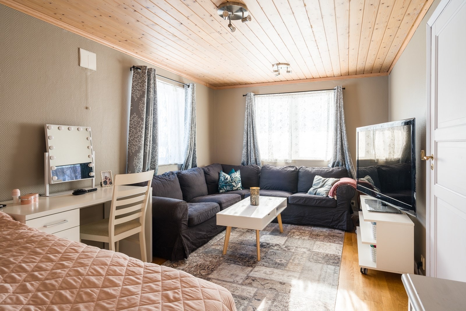 "Disp-Rom" er i dag benyttet som soverom. Rommet er svært romslig og har to store vinduer. Etter samtale med kommunen kan man søke bruksendring av rommet. For mer info. se pkt. diverse i salgsoppgave. Galleribilde