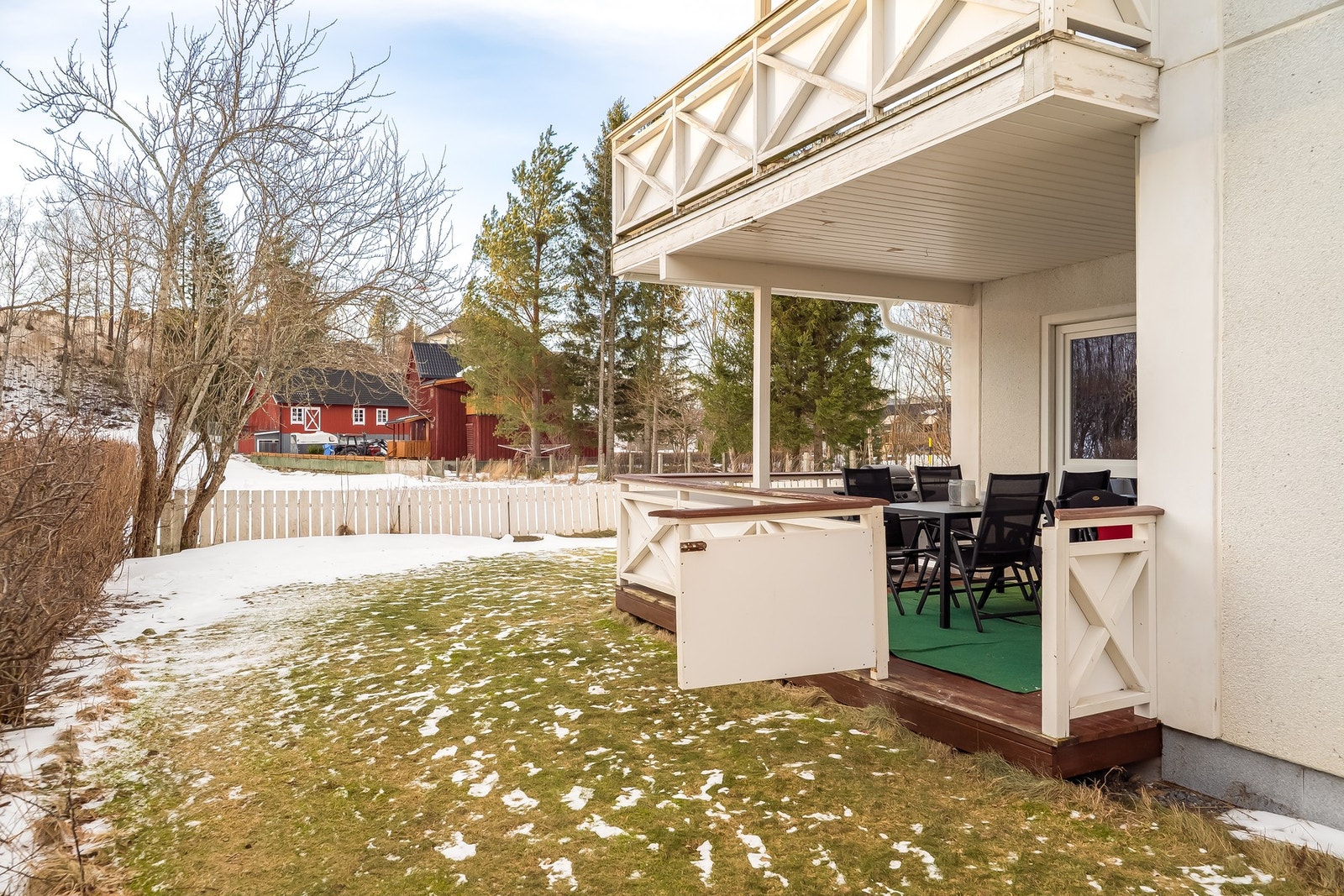 Idrettsanlegg som Hegrahallen ligger bare 3 minutter unna med bil, mens Lånkehallen kan nås på cirka 12 minutter. Galleribilde