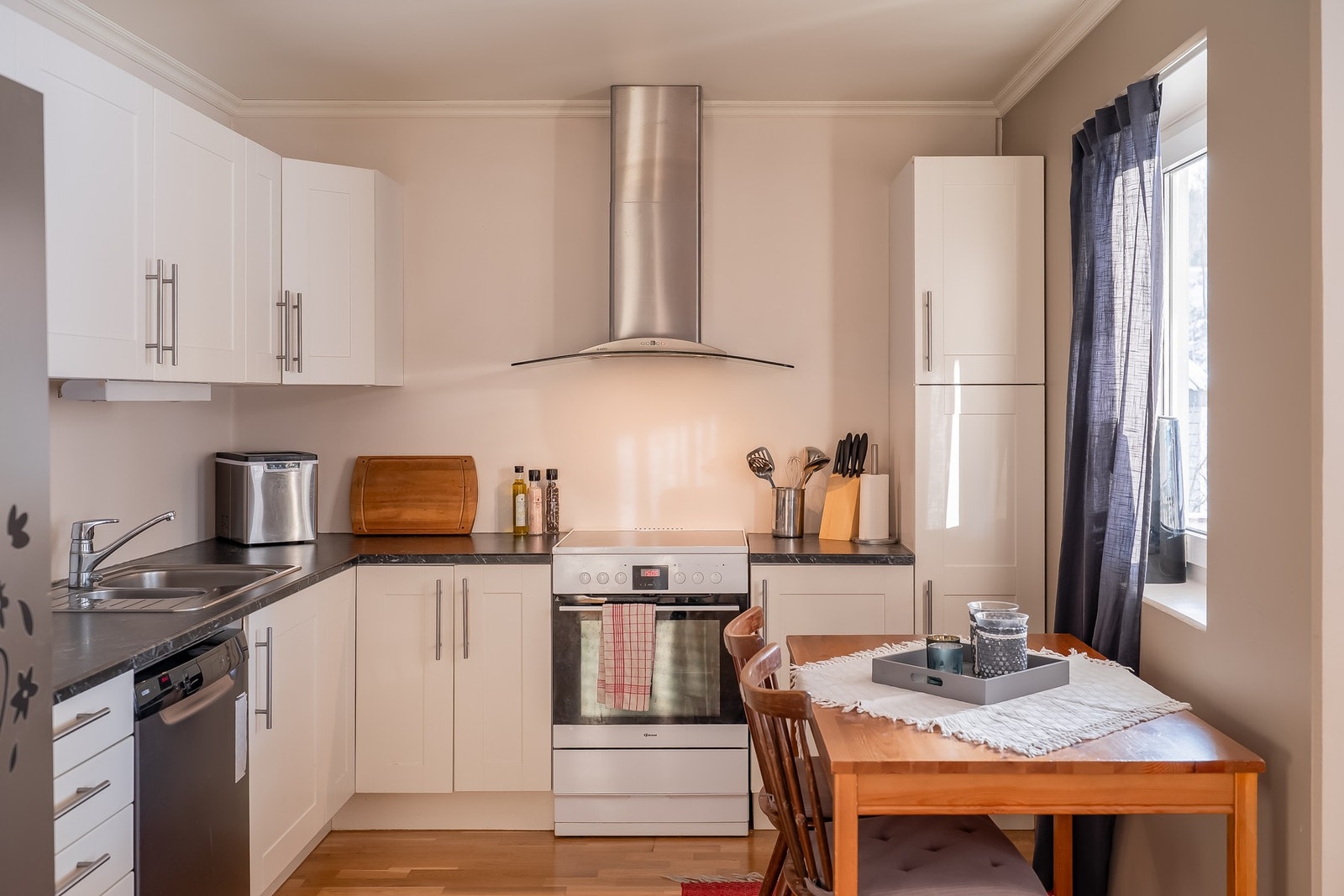 Nærmeste matbutikk er Spar Hegra, kun en spasertur unna boligen. Galleribilde