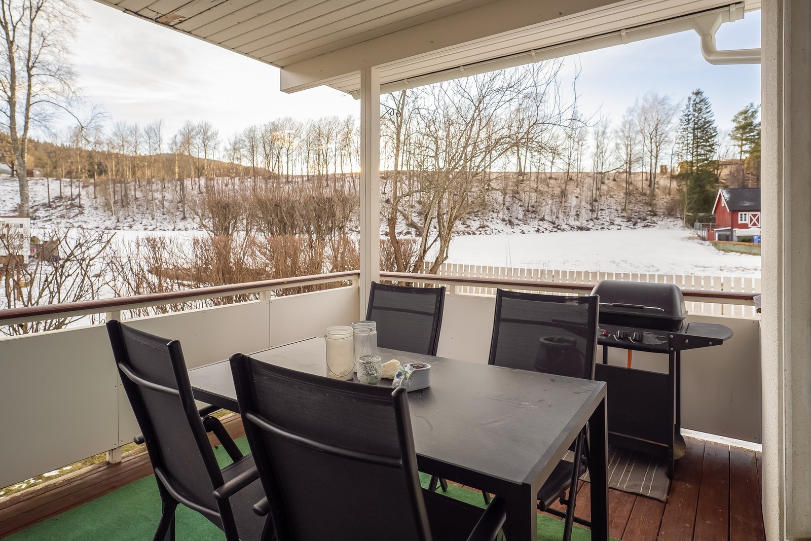 Her kan du enkelt nyte solen fra formiddag til kveld. Galleribilde