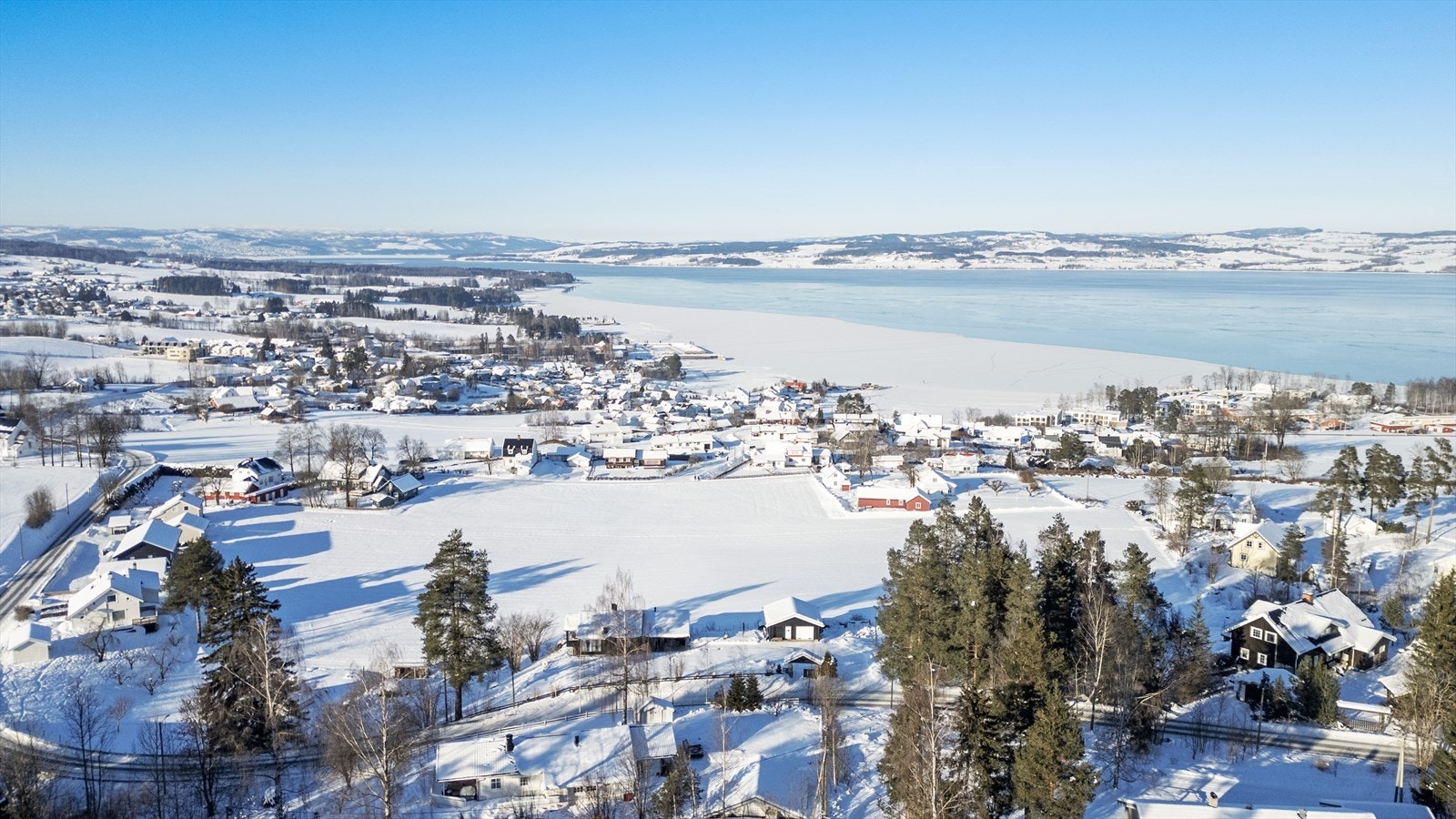Kort veg til dagligvare, spisested og treningssenter i Kapp. Galleribilde