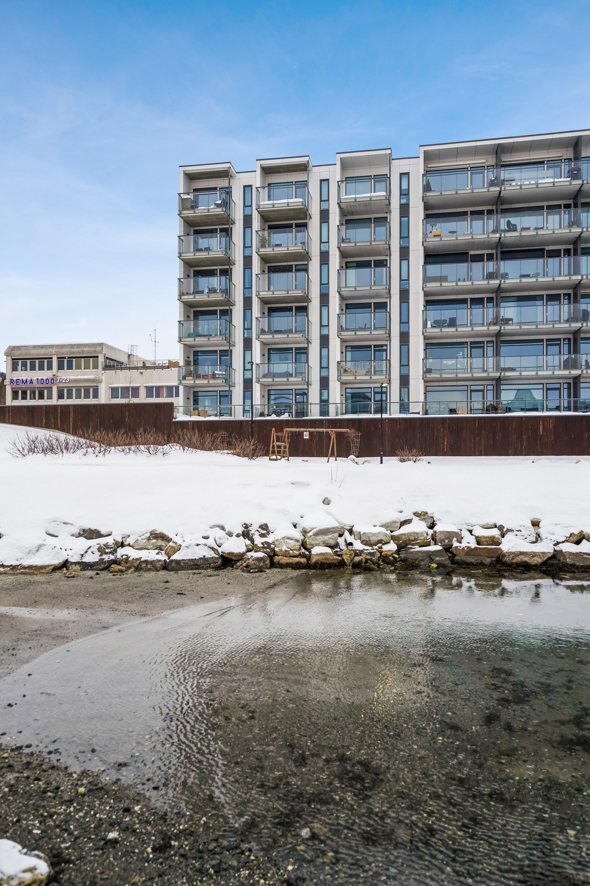 Her er det gangavstand til, sentrum, UiT/UNN, samt en rekke andre fritid- og servicetilbud. Galleribilde