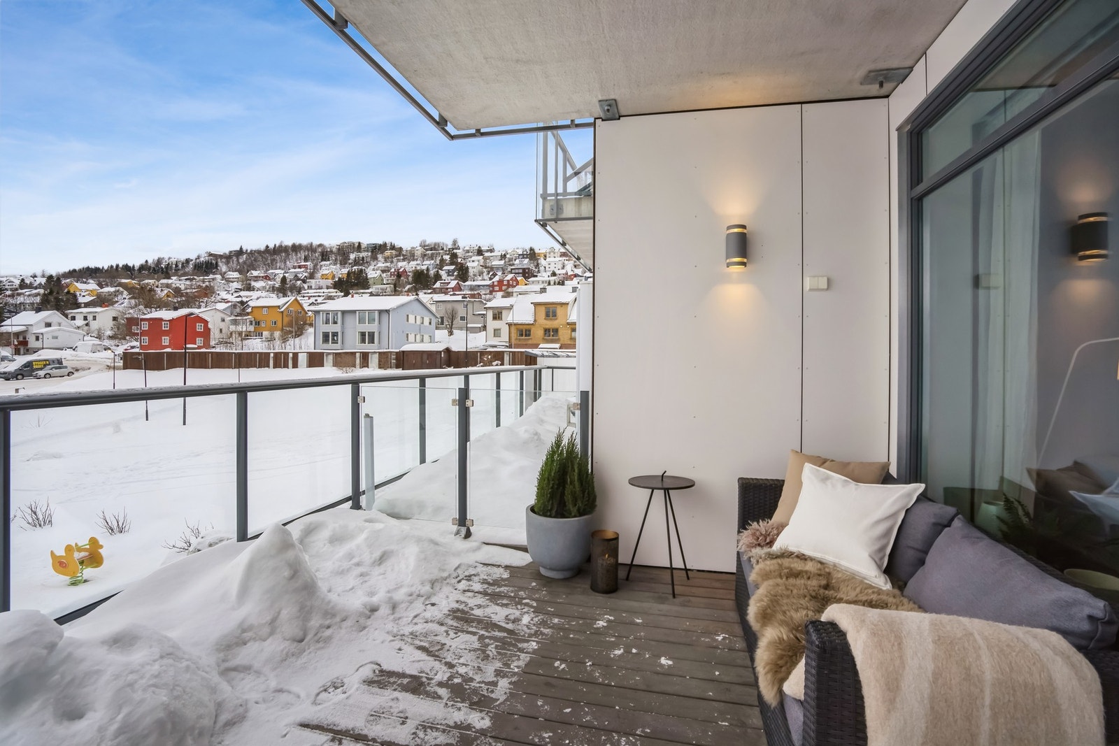 Her sitter du lunt til og kan kose deg med både sol og fin utsikt. Galleribilde