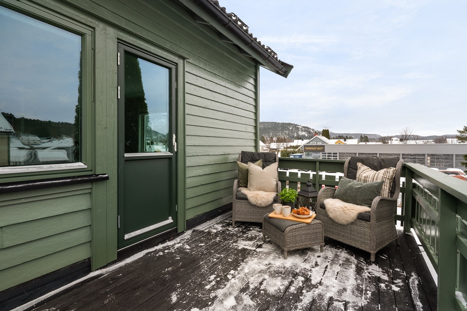 Vinduer og balkongdør er byttet i perioden 2015 til 2020 - vindu på kjøkken er av eldre dato. Galleribilde