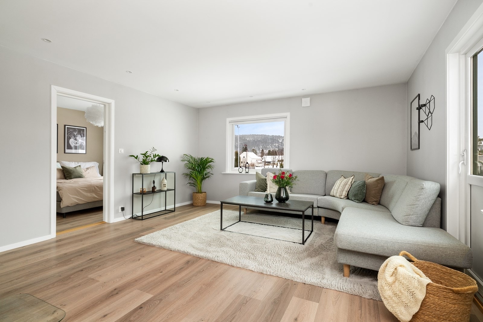 Det er installert kabel-tv og internett som er inkludert i de oppgitte felleskostnadene. Galleribilde