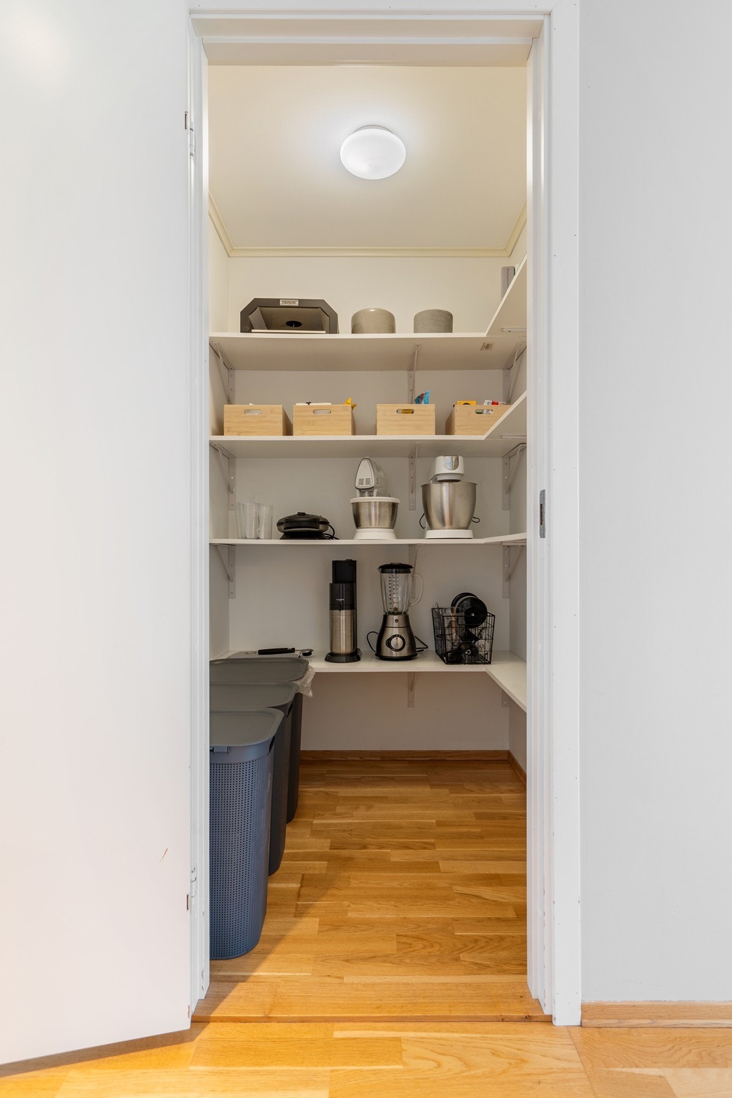 Praktisk matbod ved kjøkkenet. Galleribilde