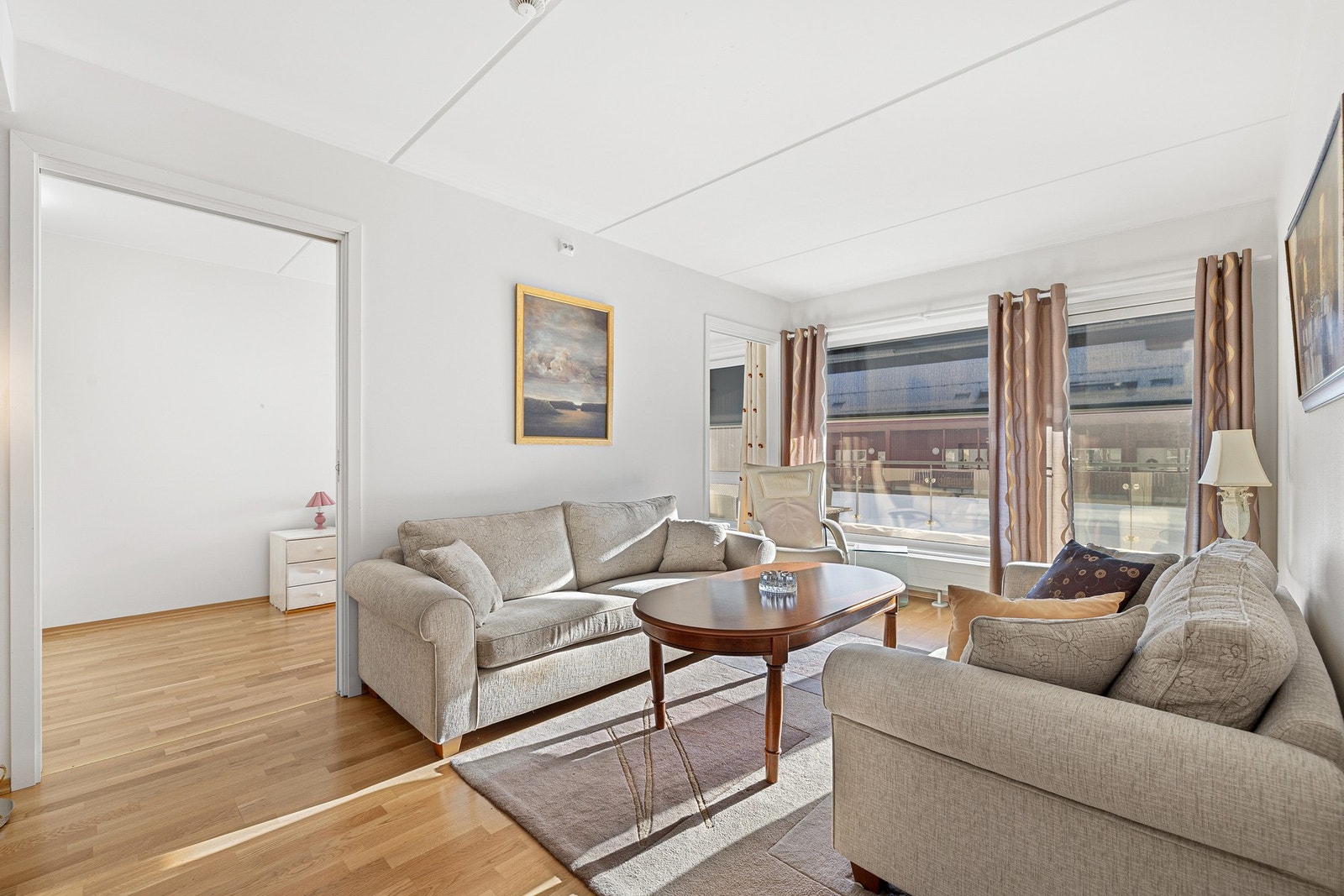 Leiligheten ligger midt i Stjørdal sentrum, i et attraktivt og rolig boligområde på Blinktunet. Galleribilde