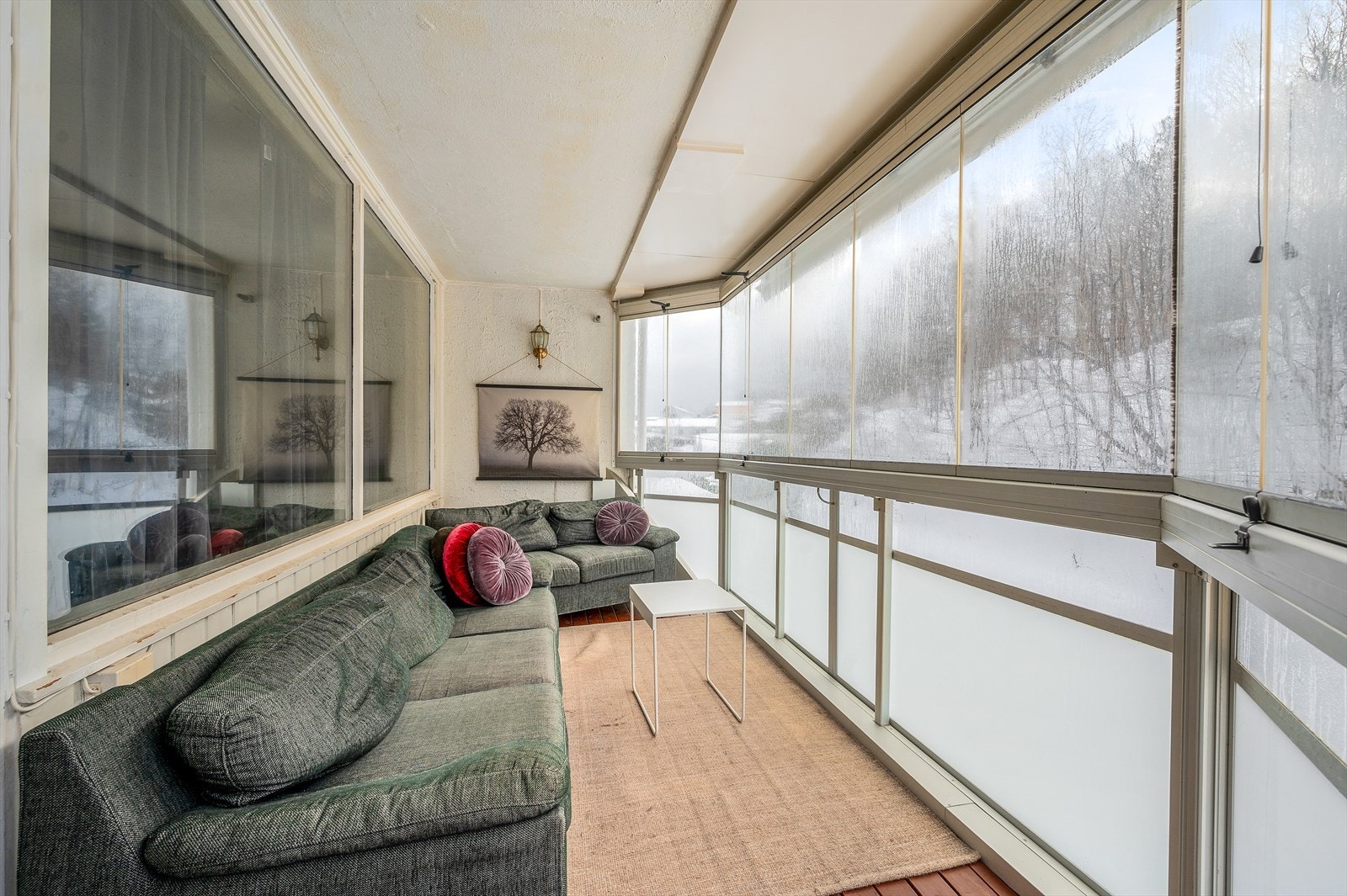 Deilig innglasset balkong hvor du kan nyte sommeren! Galleribilde