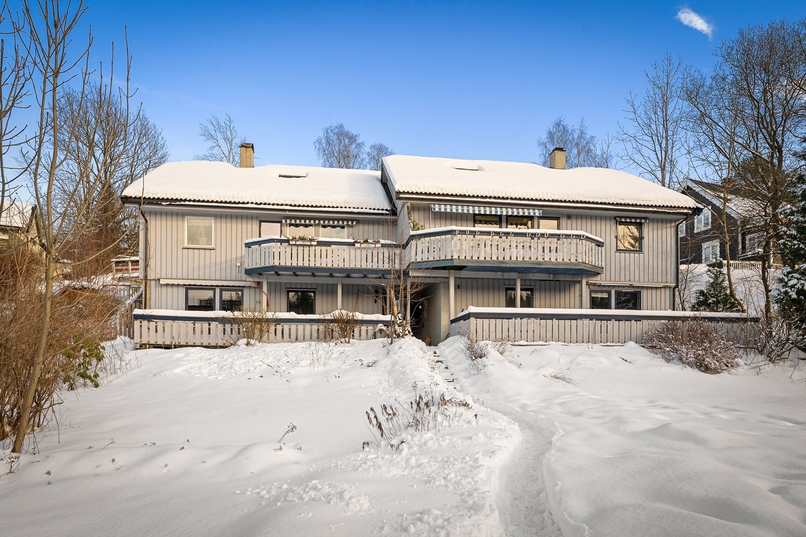 Fredtunveien 40A har en attraktiv og familievennlig beliggenhet i et rolig og etablert småhusområde i Asker Galleribilde