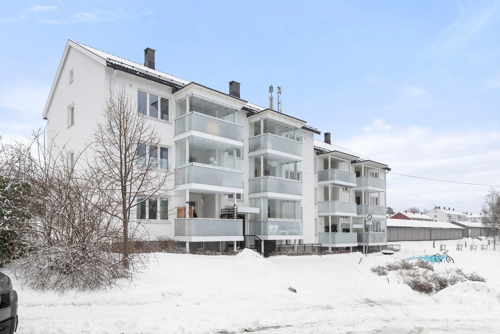 Det har blitt utført omfattende rehabilitering av byggene og fellesarealer mellom 2011 og 2024. Attraktiv og sentral beliggenhet i et rolig og populært borettslag på Manglerud/Høyenhall. Galleribilde