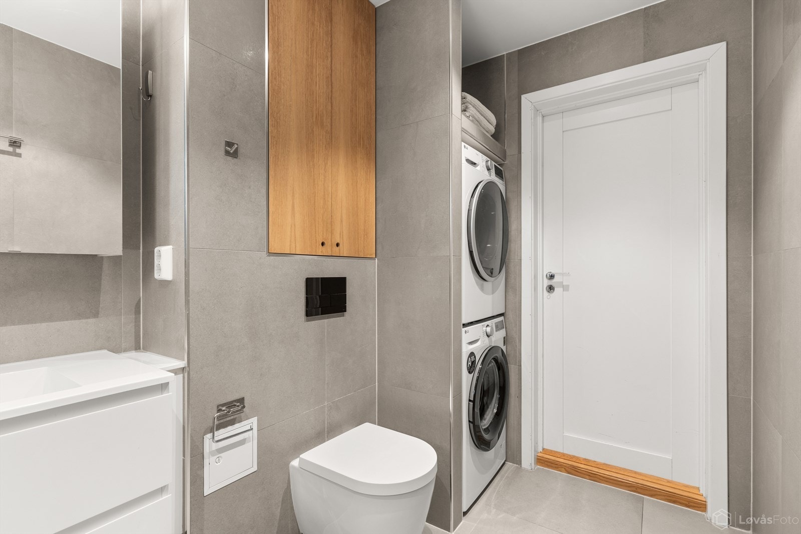 Badet har lekre detaljer og materialvalg. Galleribilde