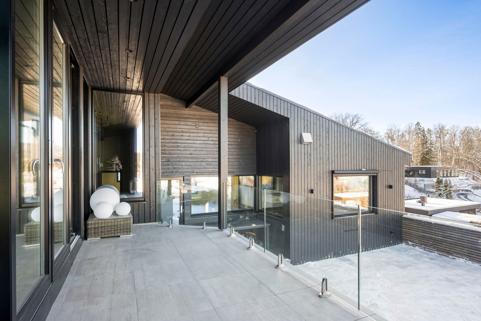 Åpner du glassdøren blir stuen forlenget med fantastisk balkong. Galleribilde