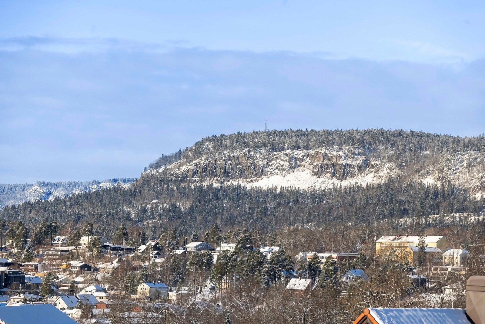 Fra terrassen kan du nyte en fantastisk utsikt mot Kolsåstoppen. Galleribilde