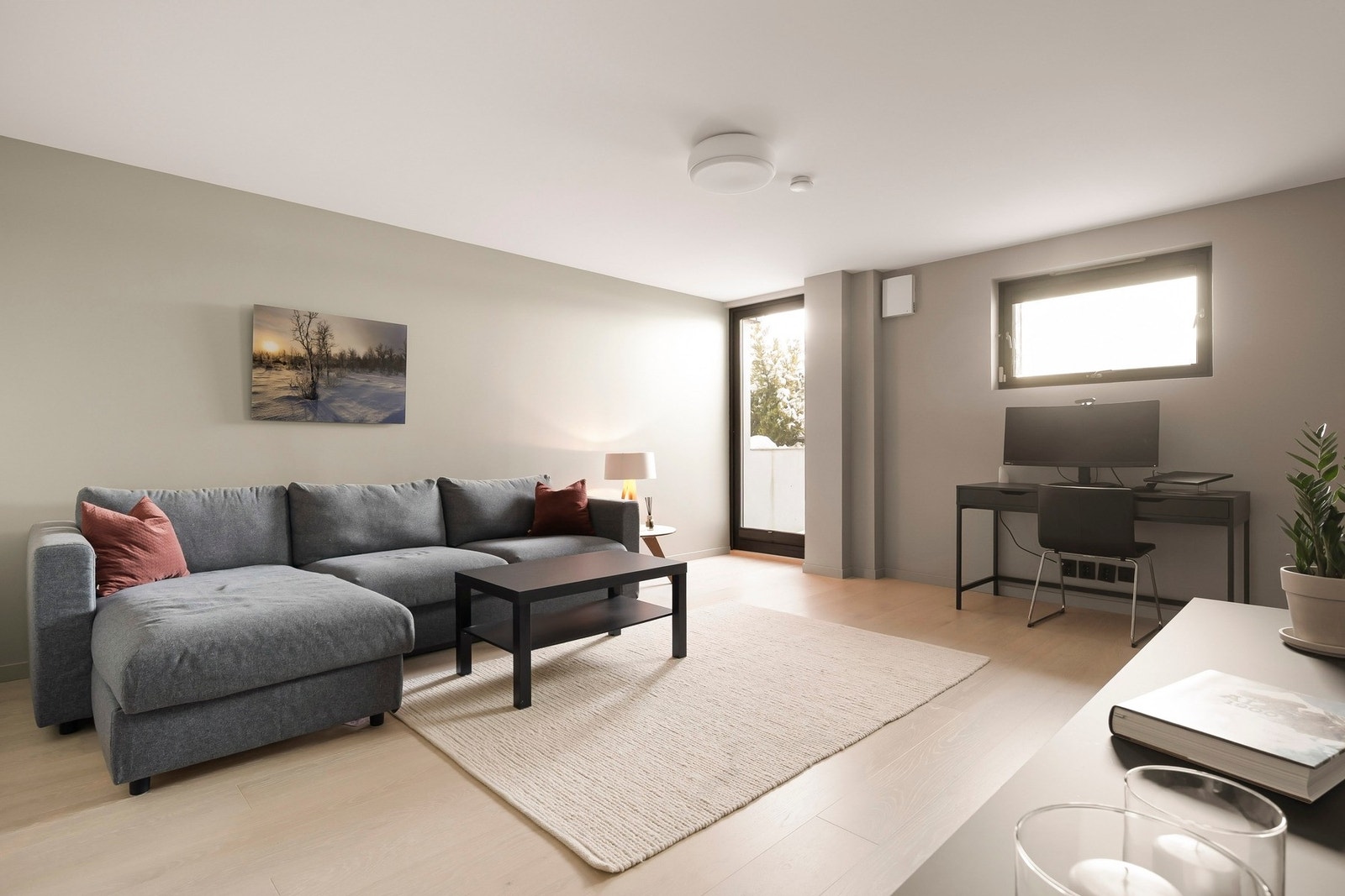 Rommet gir fleksible innredningsmuligheter og kan enkelt tilpasses etter behov og ønsket bruk. Galleribilde