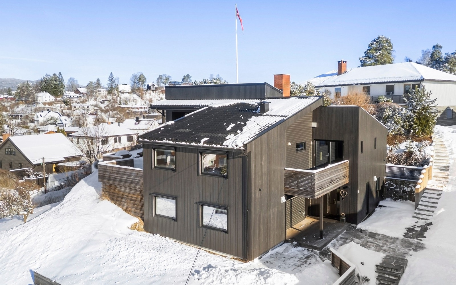 Området er ideelt for barnefamilier, med flere barnehager og skoler for alle trinn innen kort avstand. Galleribilde