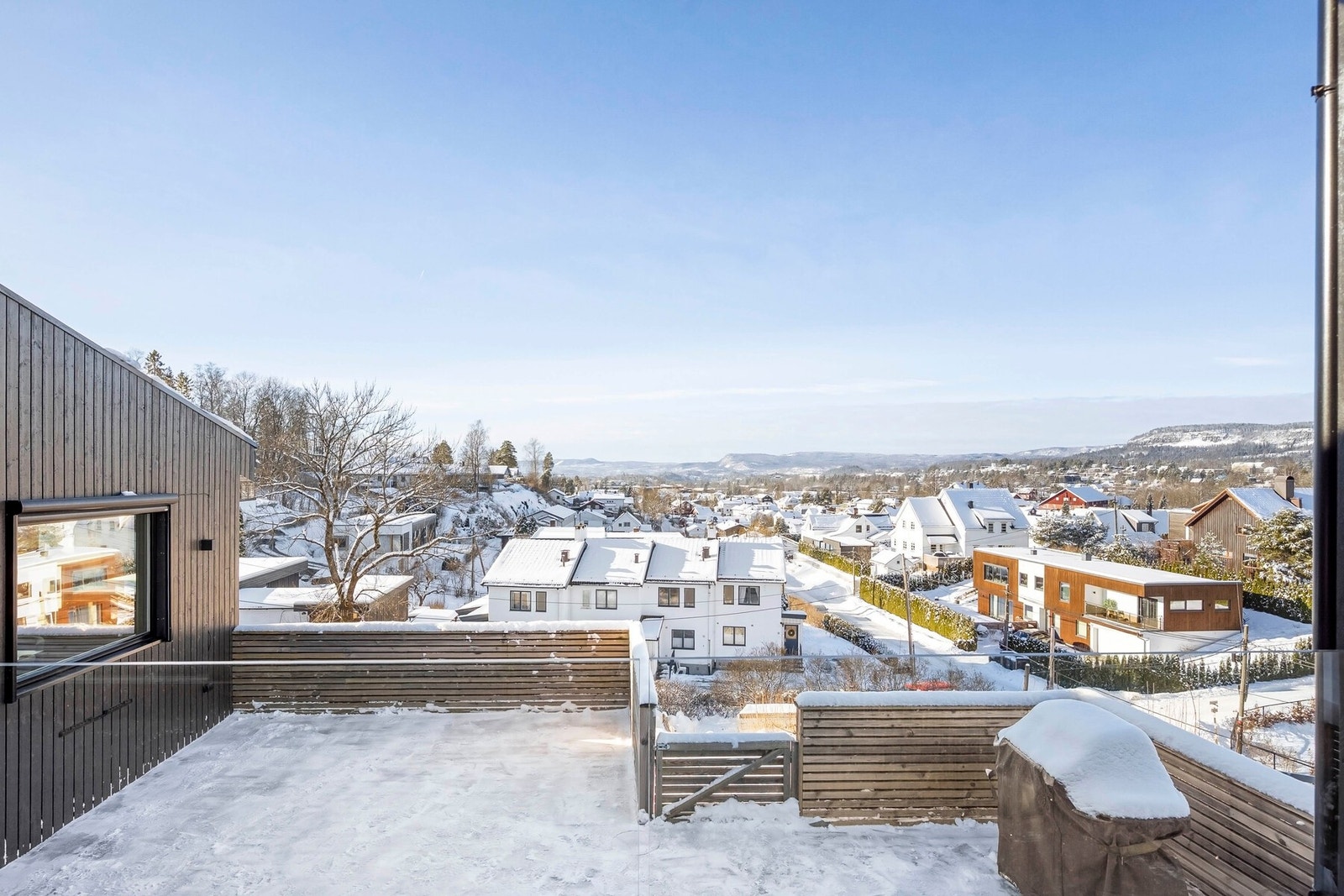 Hyggelig utsyn fra markterrassen. Galleribilde