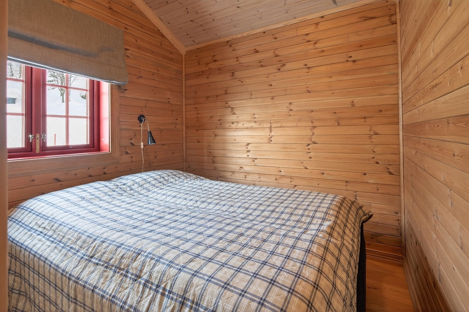 Hytten har både loftstue og hele 5 soverom Galleribilde