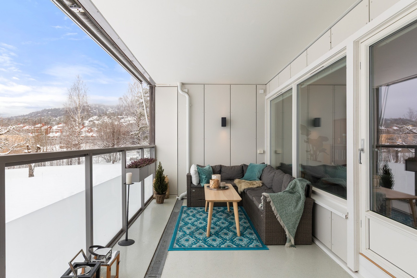 Balkongen oppleves som en forlengelse av oppholdsarealet på sommerhalvåret. Galleribilde