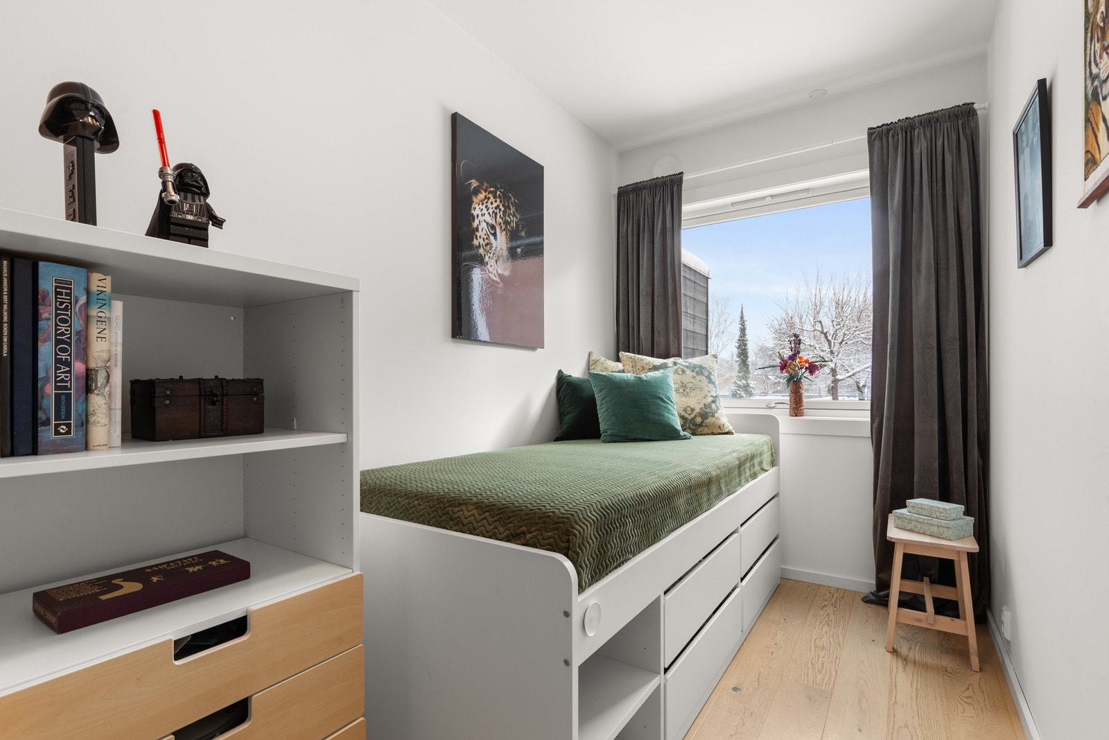 De øvrige soverommene egner seg godt som barnerom, gjesterom eller hjemmekontor. Galleribilde