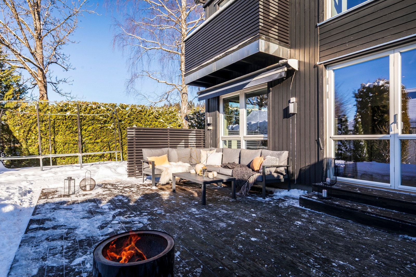 Flott terrasse på 28 kvm med gode solforhold. Galleribilde