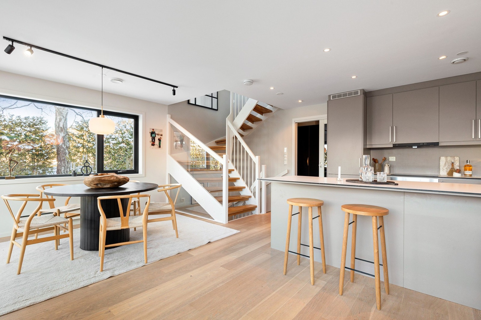 Takspotter i 1.etg og dimmere i 1.etg og 2.etg fra 2020. Galleribilde