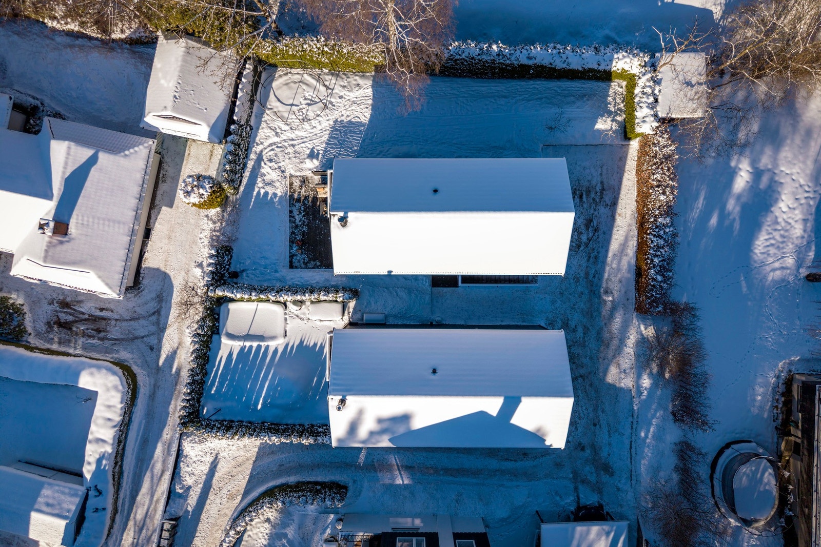 Oppgradering av sameiets fellesområde med granittmur, gjerde og belysning i 2022. Dronefoto: Marius Beckmann. Galleribilde