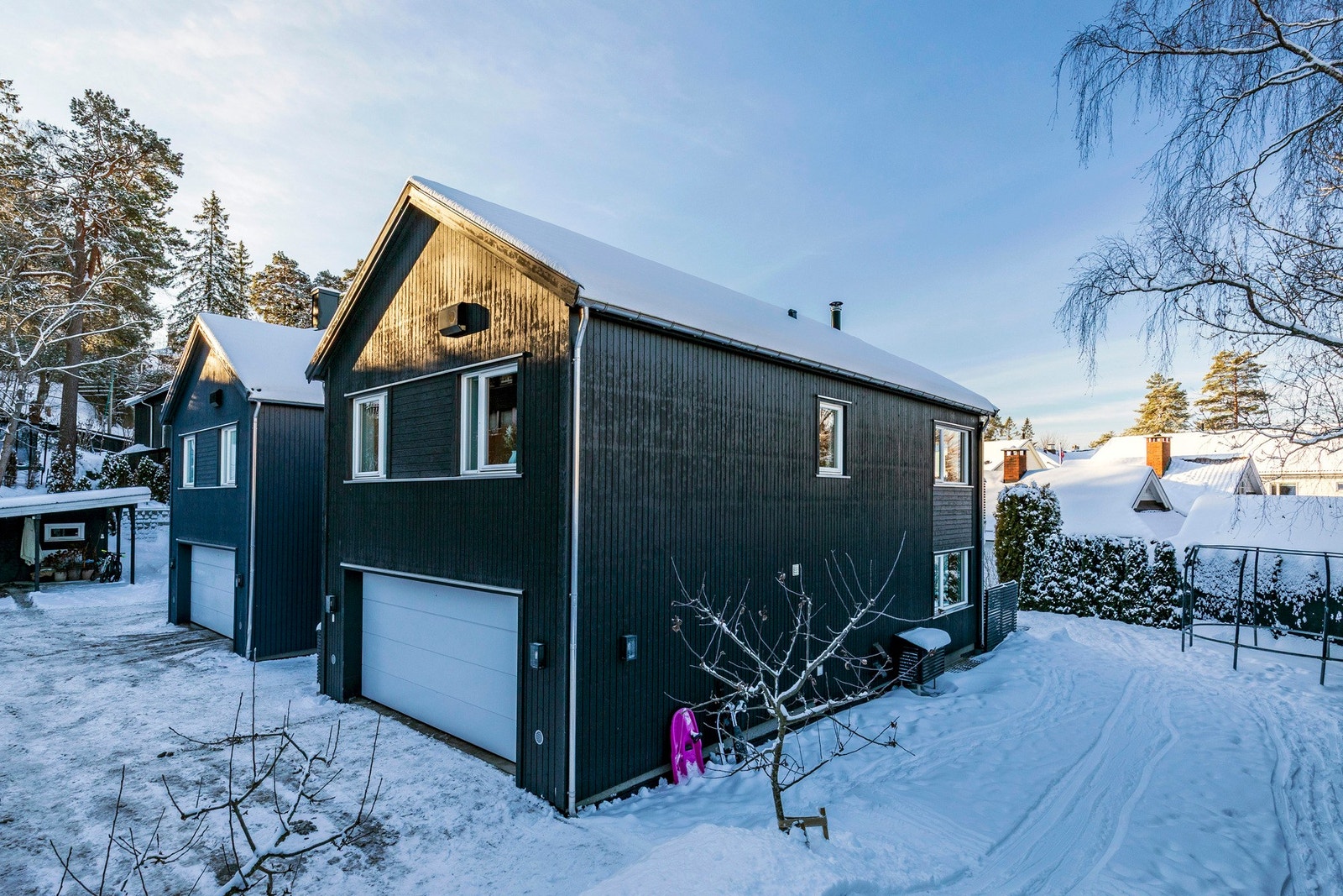 Oppgradering av uteområder med kantstein i granitt, ny utebelysning i 2020/2021. Galleribilde