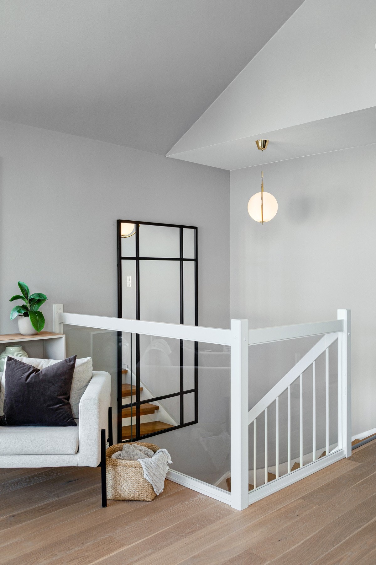 Trappen ble oppgradert med glassrekkverk i 2023. Galleribilde