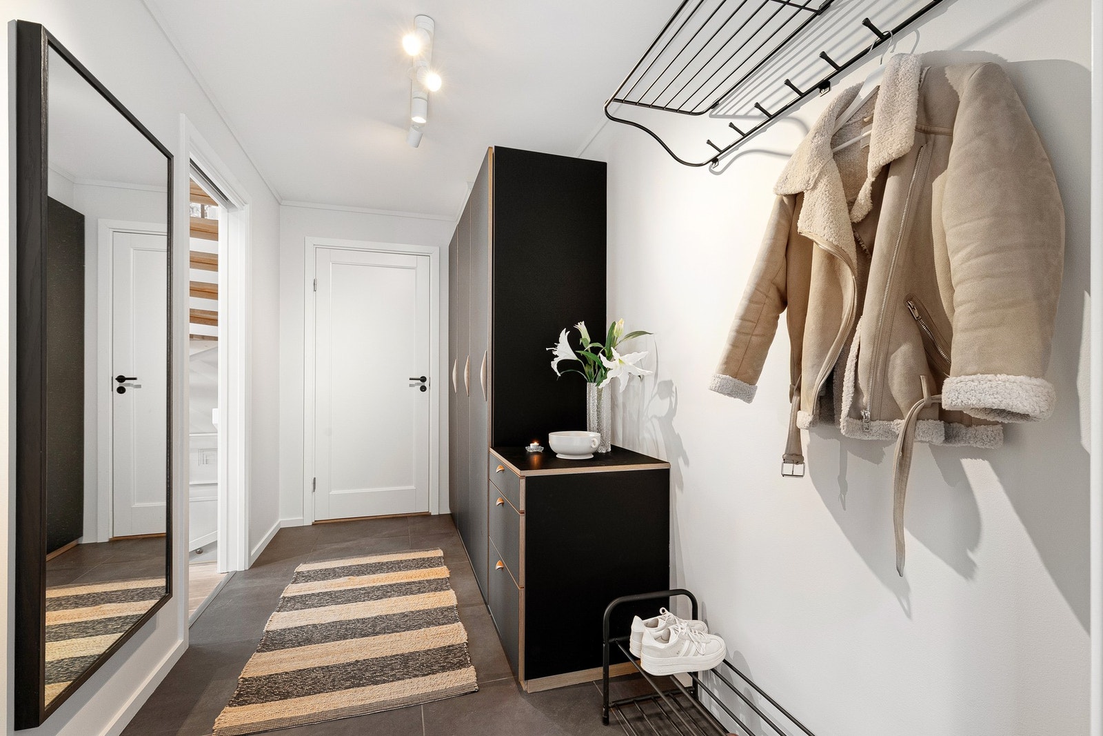 Entré/gang med varmekabler. Galleribilde