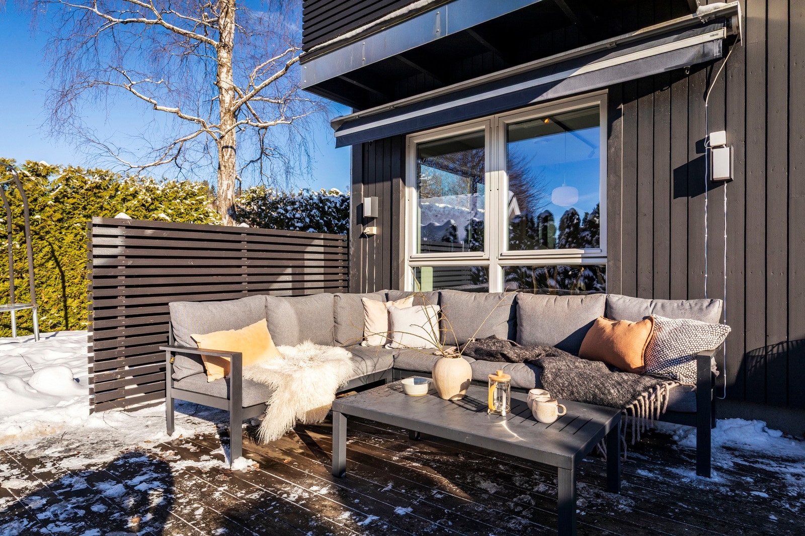 God plass til sittegruppe. Galleribilde