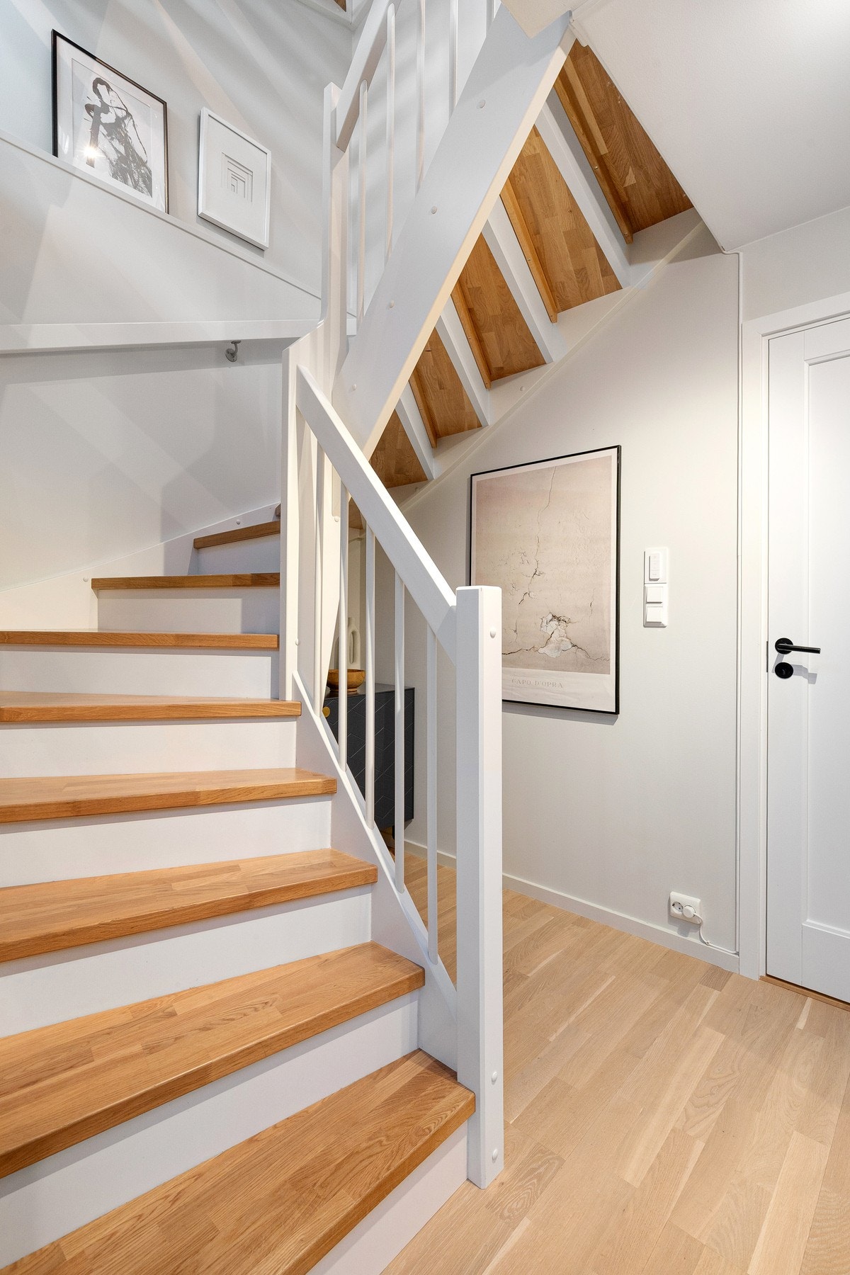 Trappehall. Galleribilde