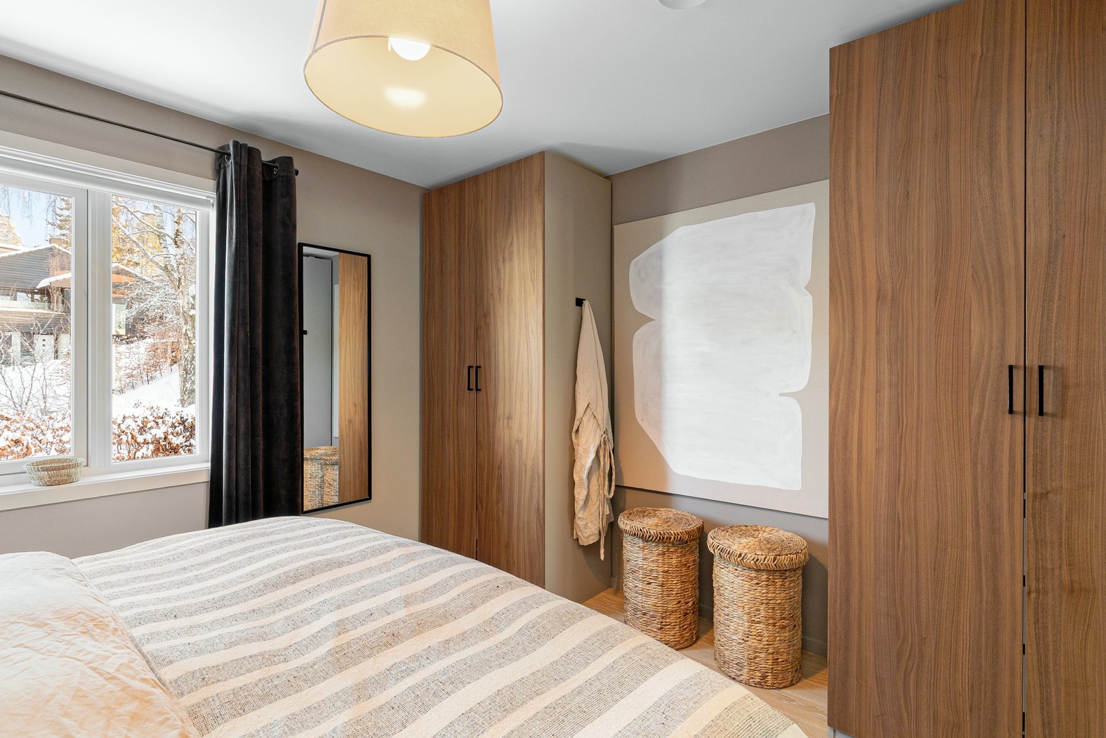 Garderobeskap på soverom. Galleribilde