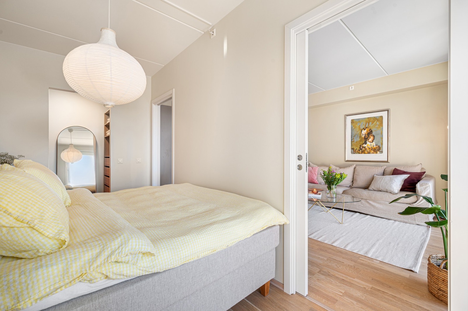 Fra soverommet har du direkte tilgang til stuen. Galleribilde