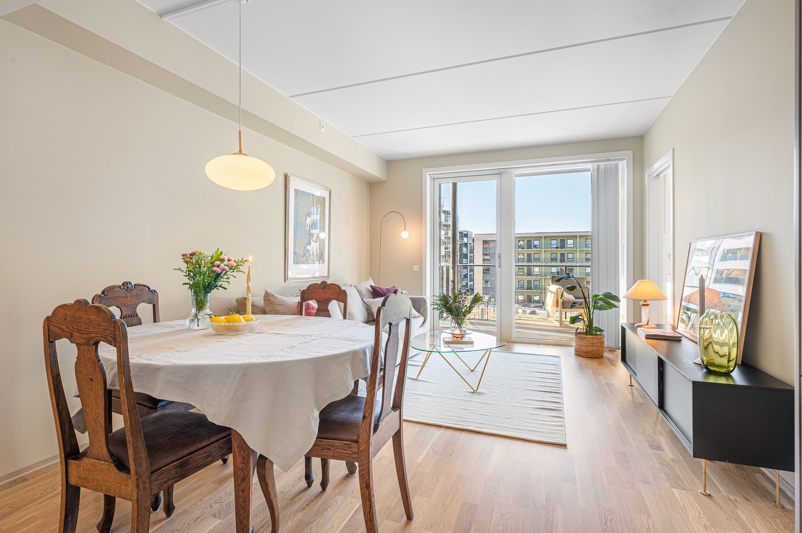 Her får du en moderne og lekker leilighet fra 2023 med god beliggenhet i feltet. Galleribilde