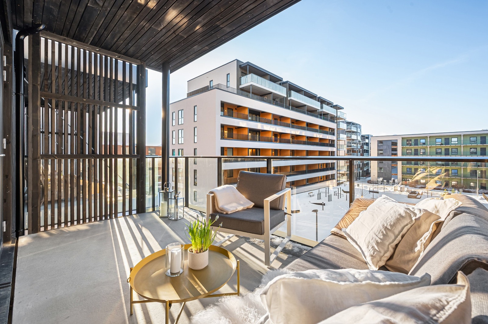 Stor balkong på 11 kvm som er ypperlig å benytte på sommerhalvåret. Galleribilde