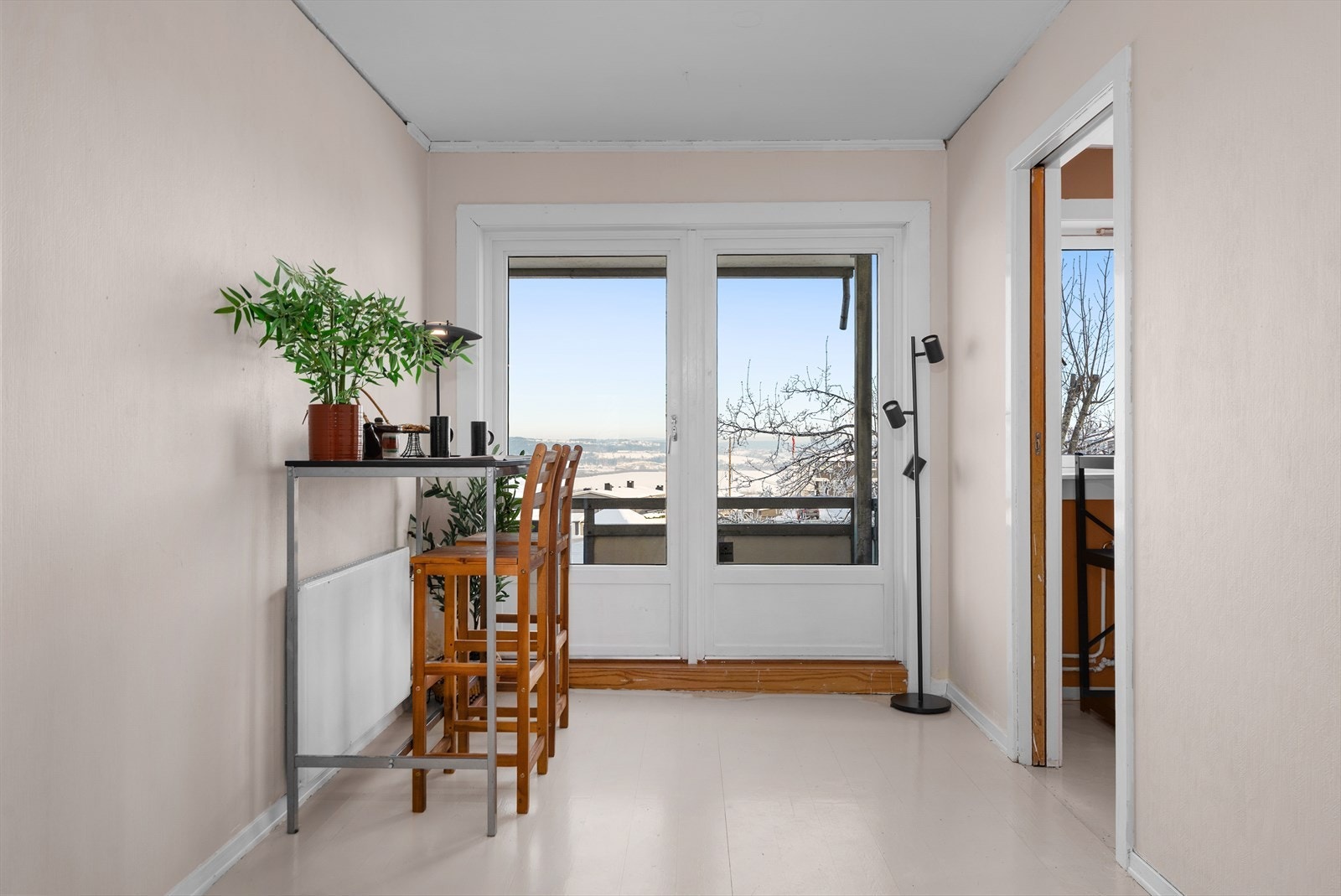 I tilknytning til stuen er det en naturlig plass for en spiseplass. Galleribilde