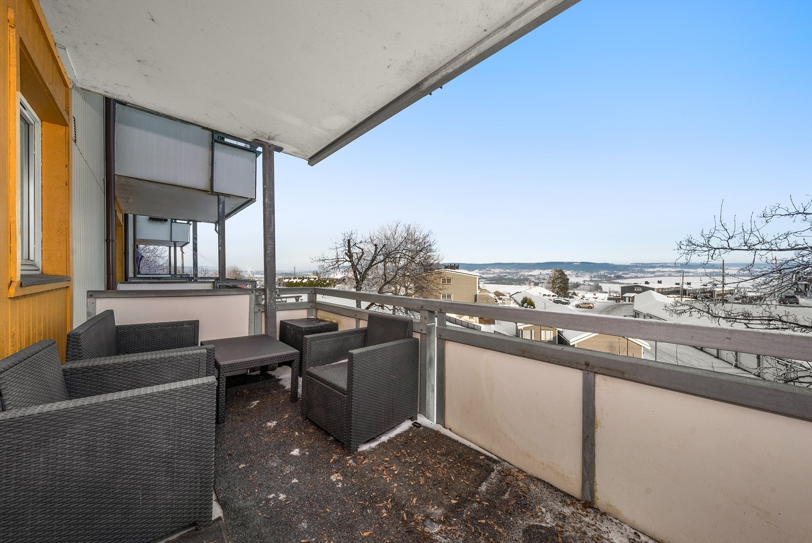 Balkongen er en fin forlengelse av stuen på varme dager. Galleribilde