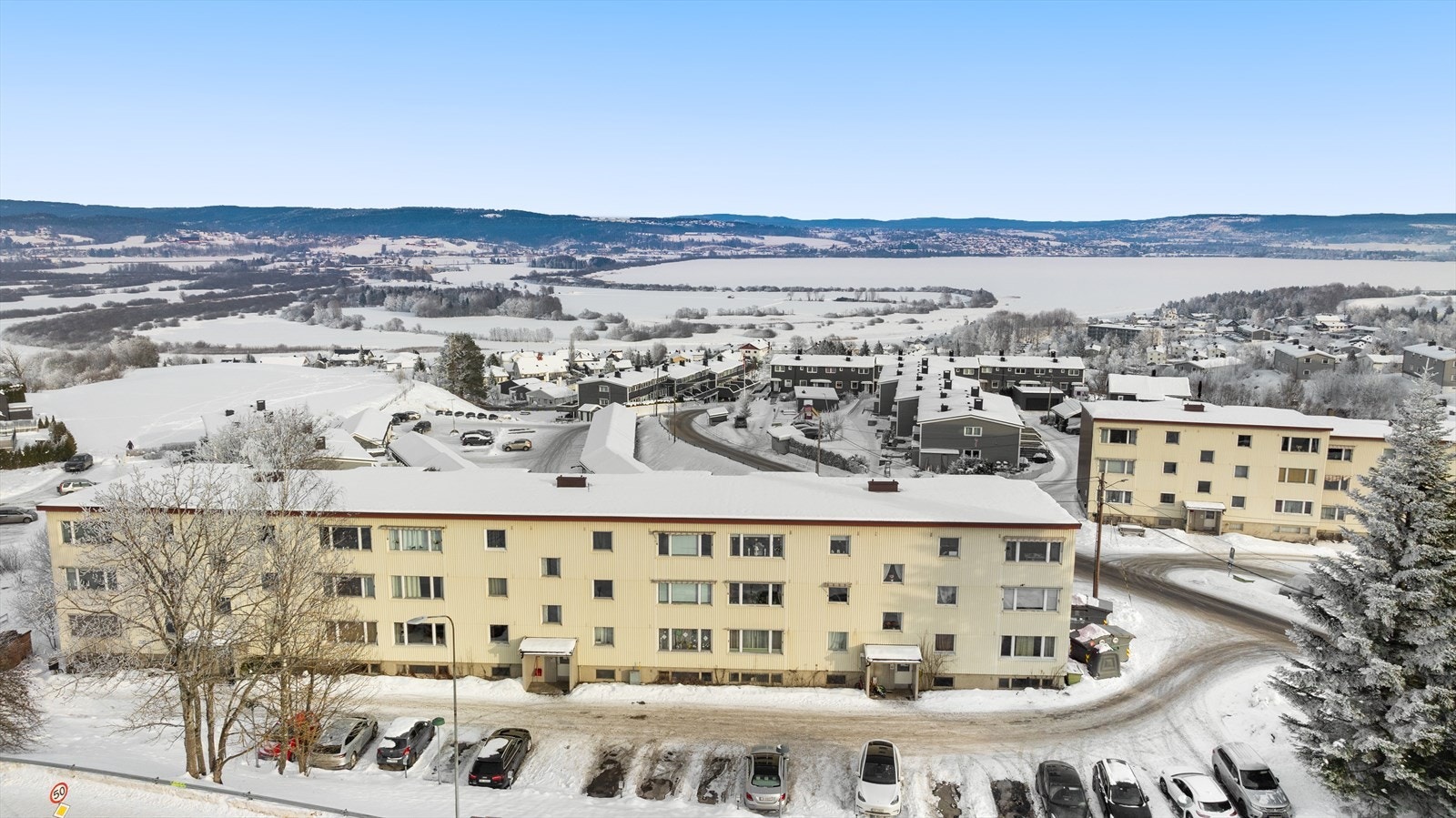 Sameiet er veldrevet og består av 54 boligseksjoner i Rælingen kommune. Velkommen til visning! Galleribilde