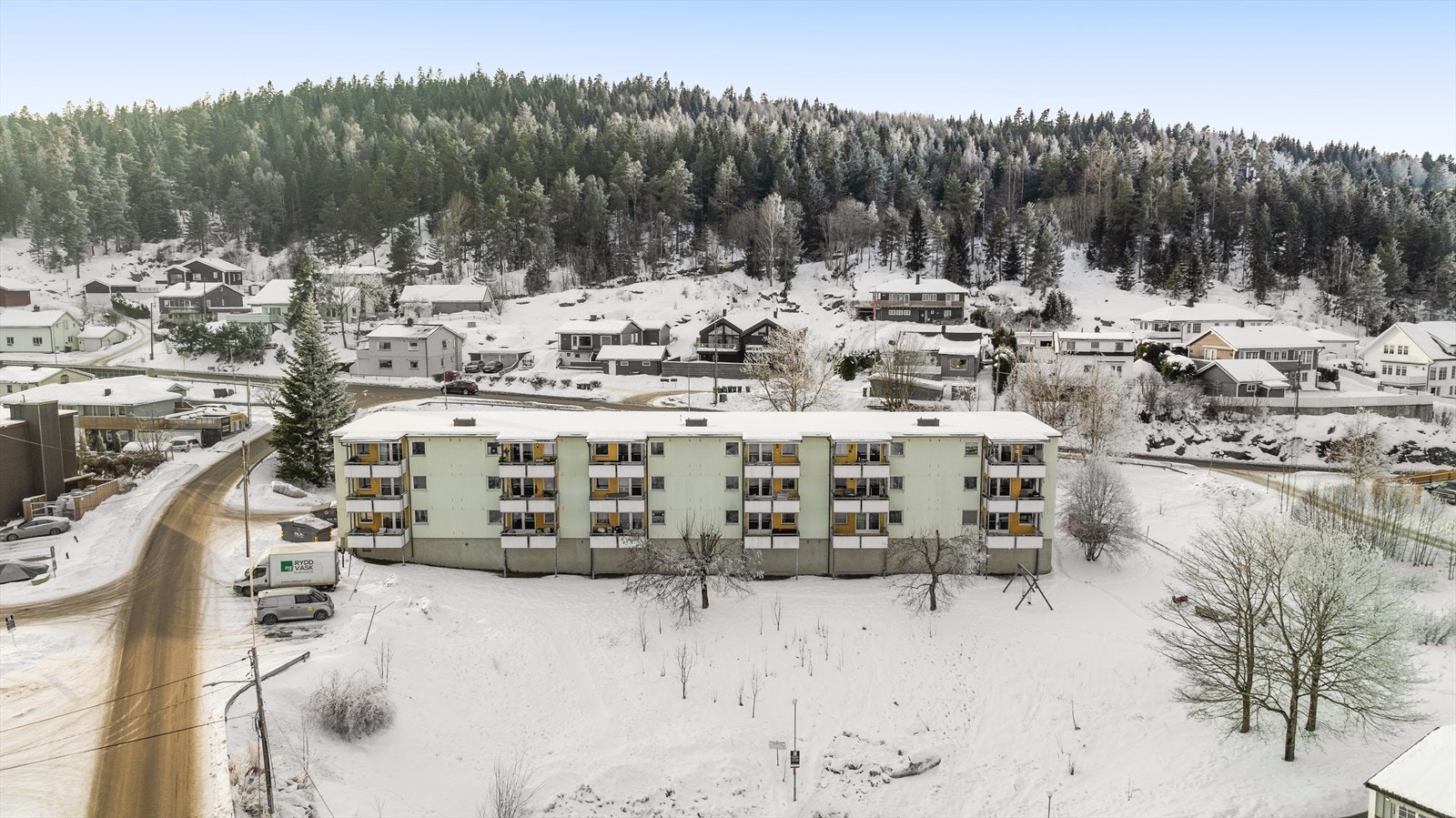 Området byr på et rikt utvalg av fasiliteter, med nærhet til både marka og servicetilbud. Galleribilde