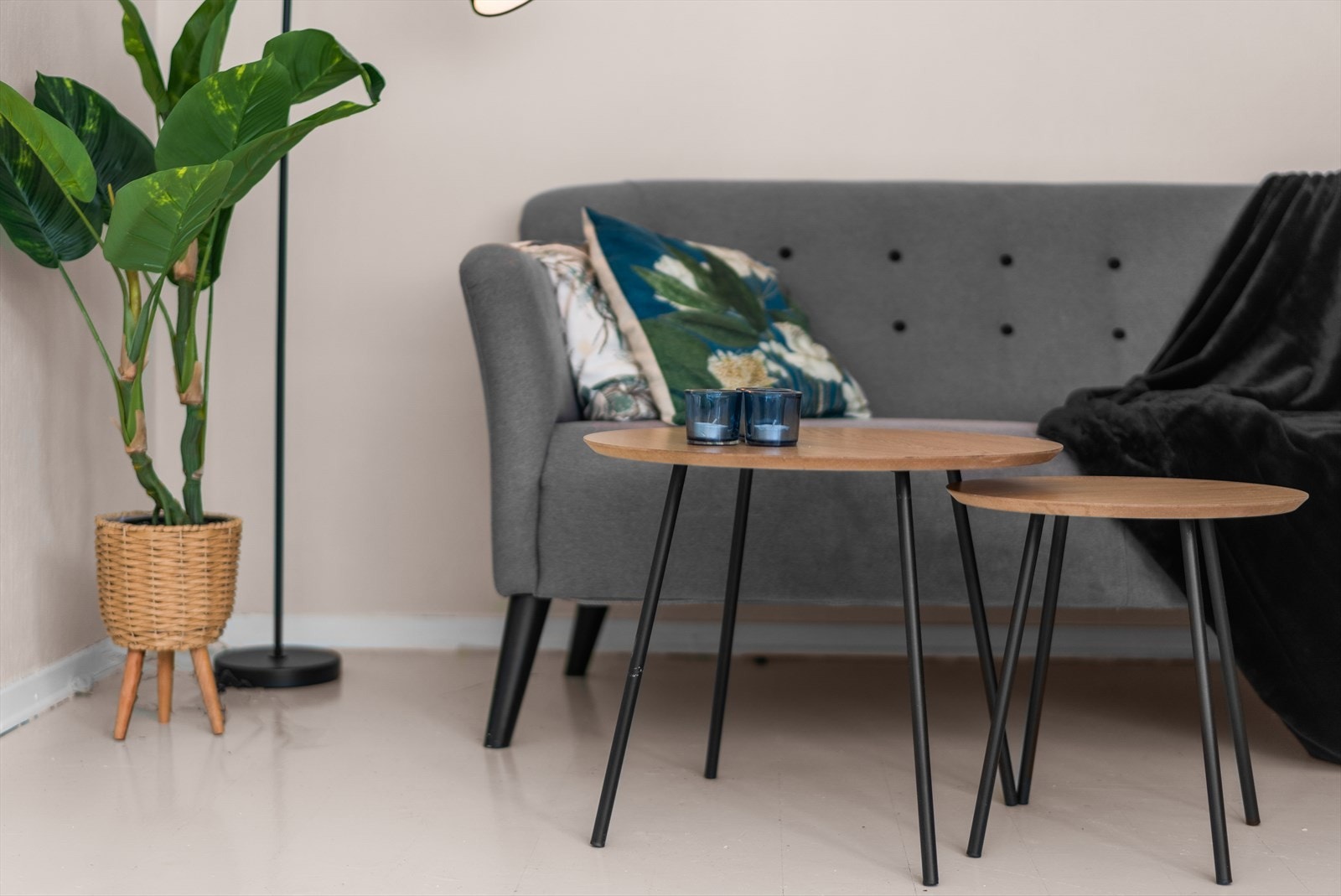 Gjennomgående lyse overflater skaper en god base for interiøret. Galleribilde