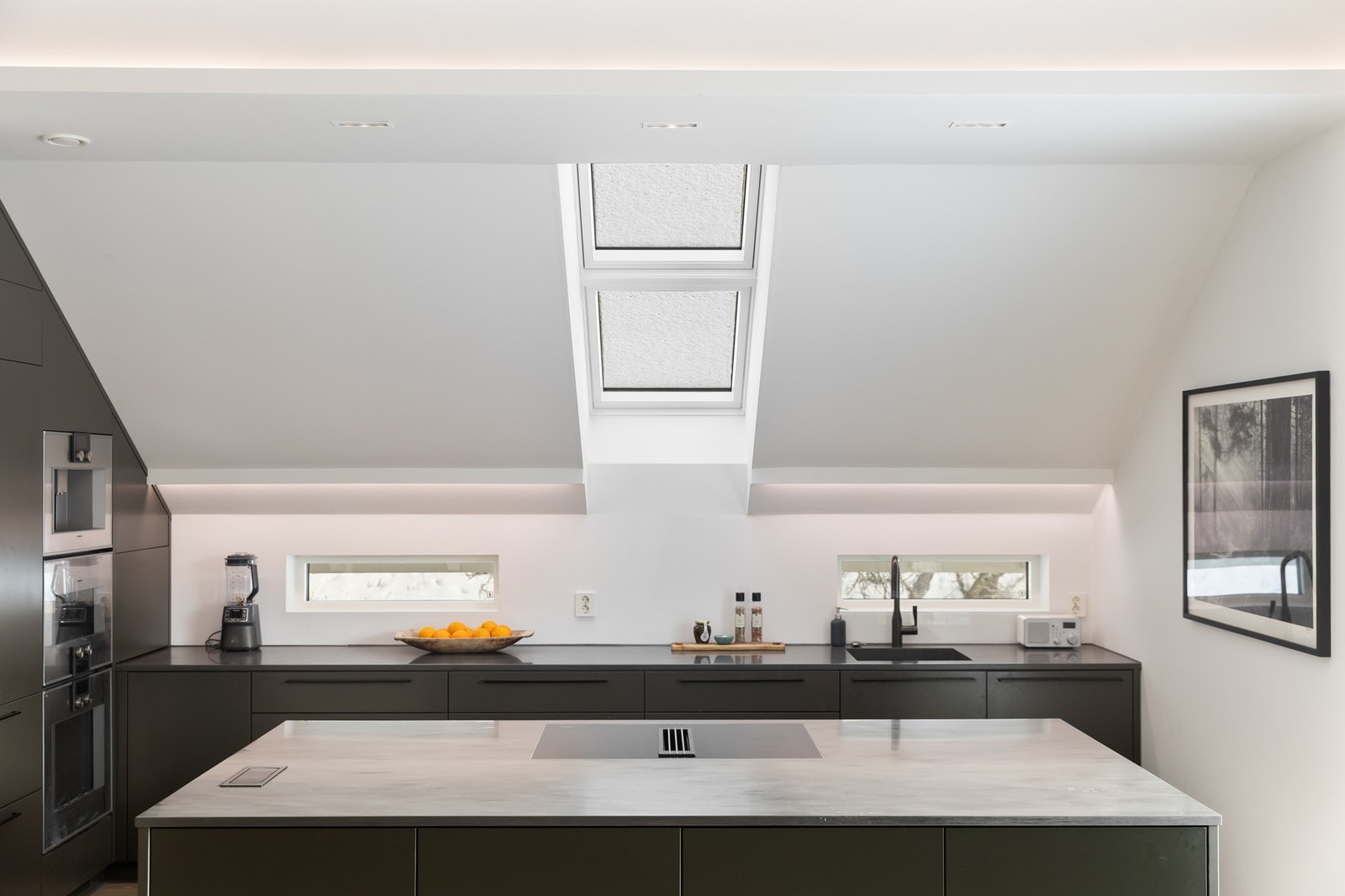 Benkeplater i Corian med underlimt oppvaskkum Galleribilde