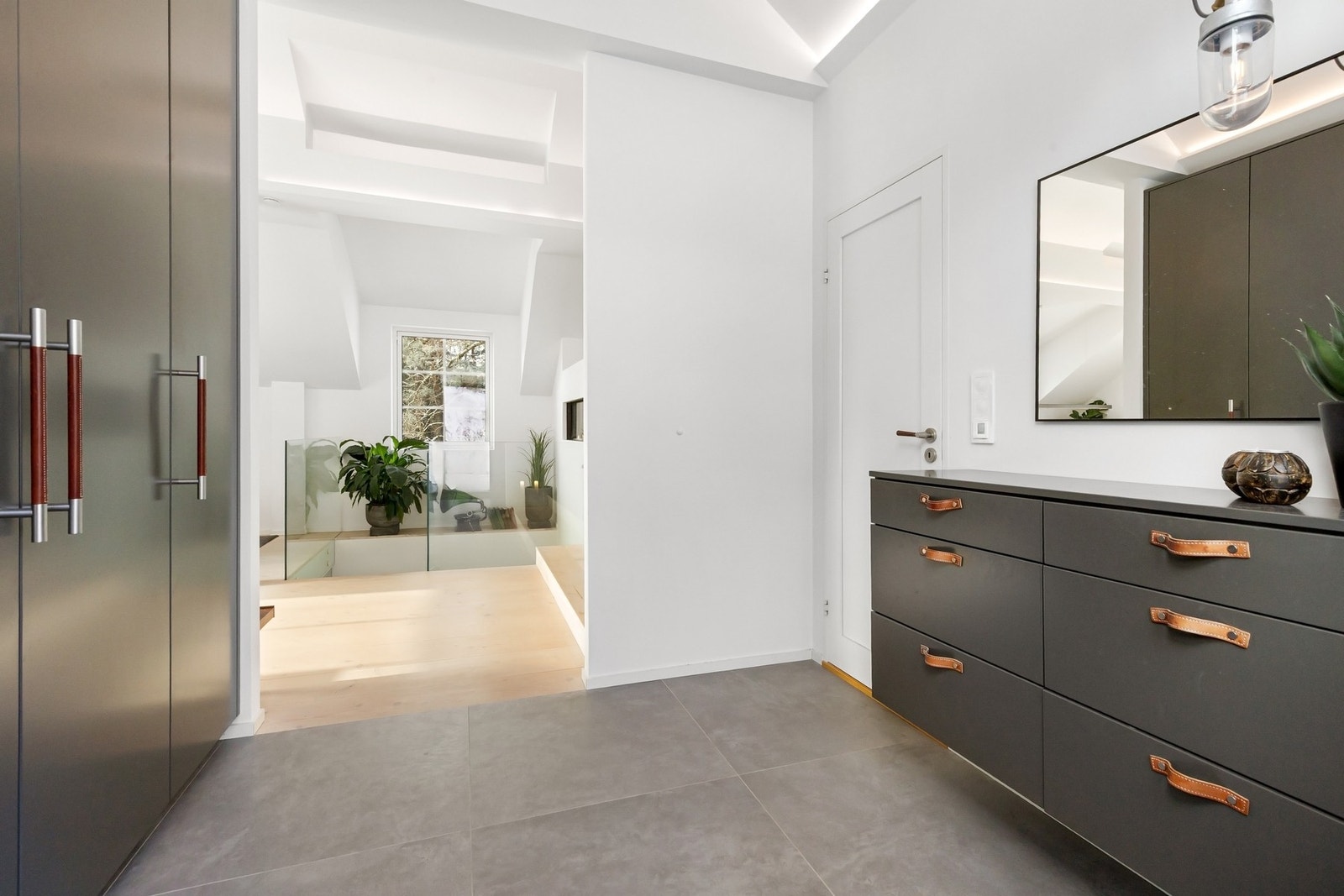 Spesialtilpassede Wisewood garderobeskap Galleribilde