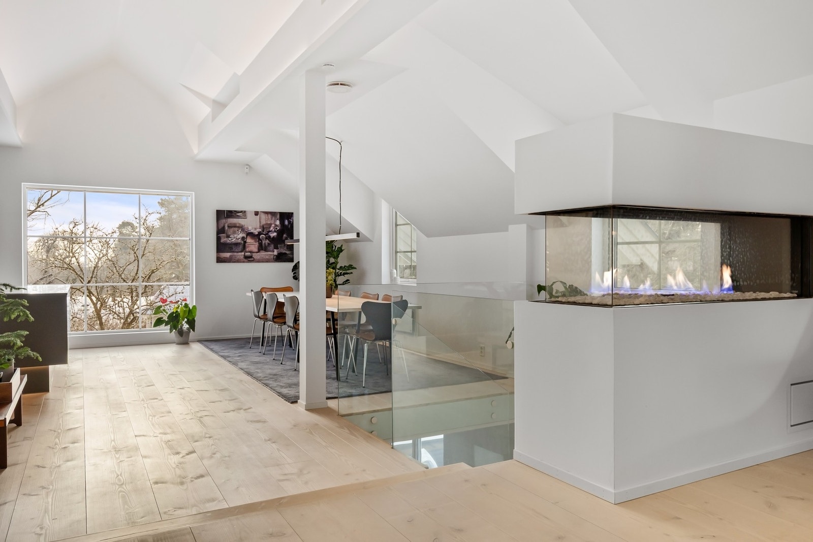 Takhøyden i etasjen er på det høyeste målt til ca 4. meter Galleribilde