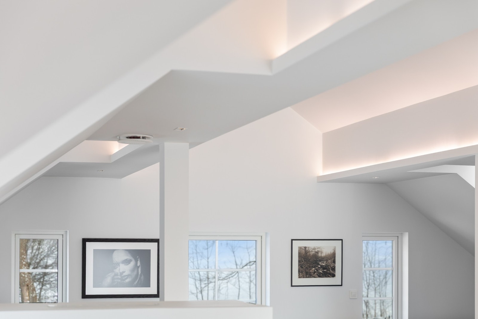 Unik og påkostet lyssetting i takhimlingen Galleribilde